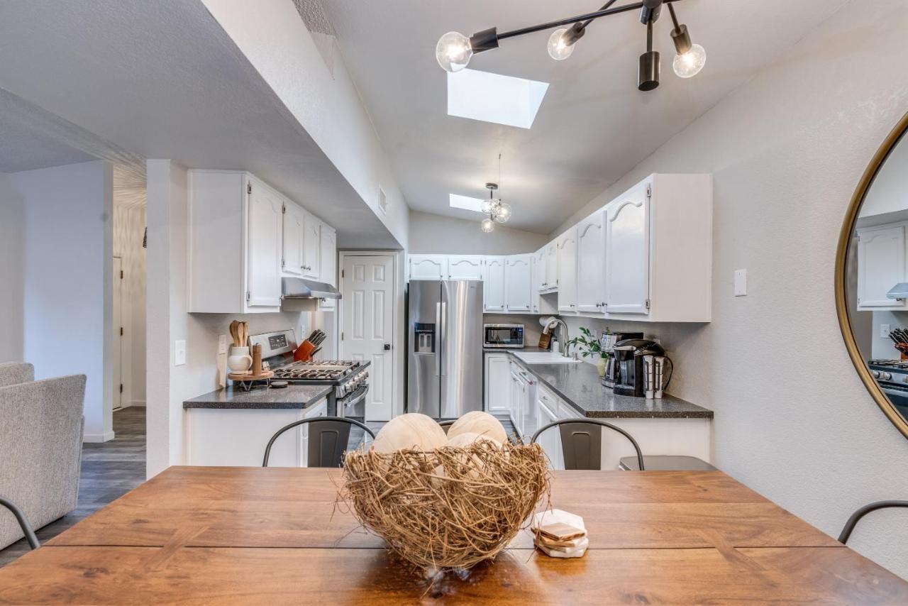 New! Modern • Family Friendly • The Desert Nest Sierra Vista Exterior photo